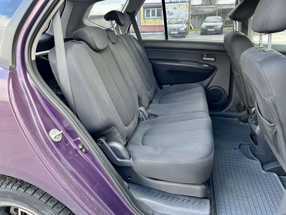 Продам KIA Carens