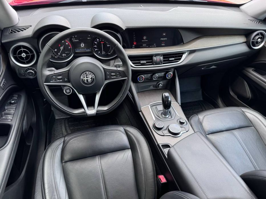 Alfa Romeo Stelvio 2018 року, 2.0 бензин автомат повний привід 116 т.км