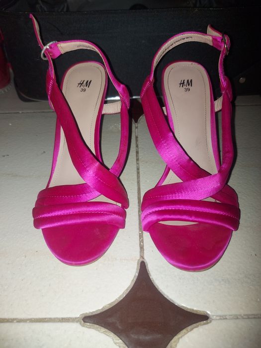 Sandálias de cetim tam.39