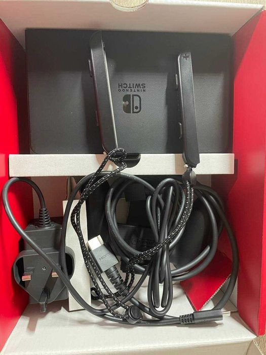 Nintendo Switch OLED + бокс у подарунок