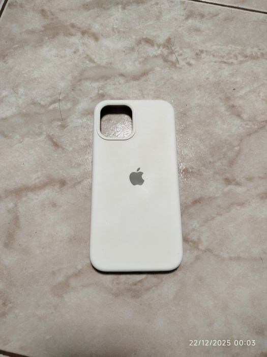 Capa de iPhone 12 branca