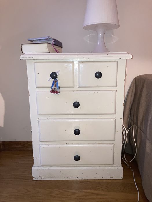 mesinha de cabeceira branca