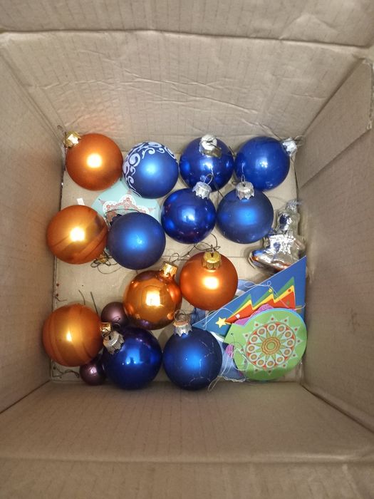 Bombki i ozdoby oddam