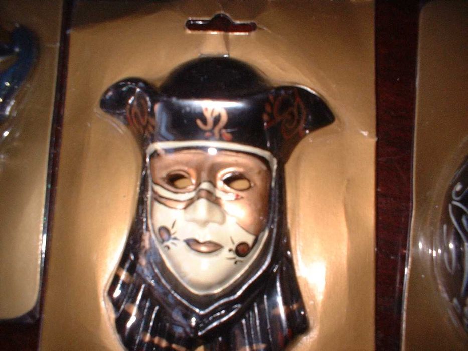 Máscaras venezianas de porcelana pintadas à mão 4