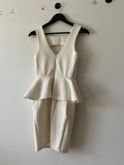 Elegancka biala sukienka, rozmiar S