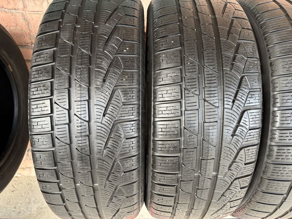 Комплект зимових шин 235/55R18 Pirelli