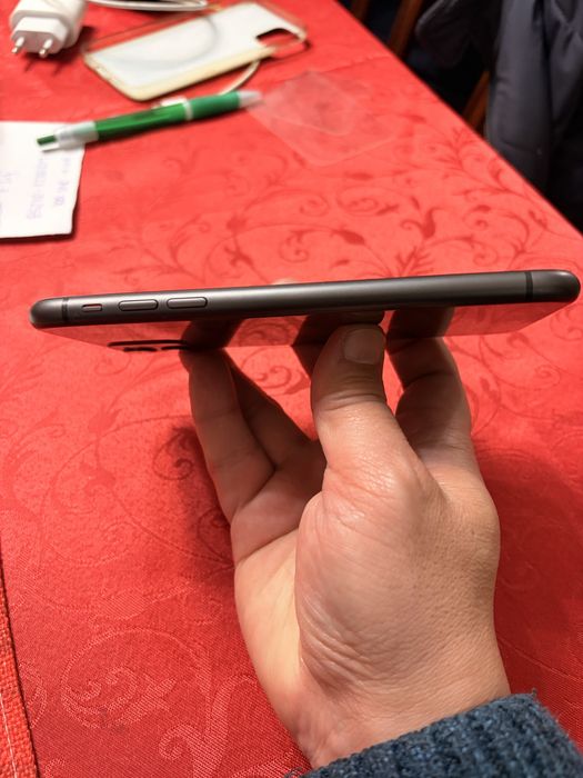 Apple IPHONE 11 64 GB