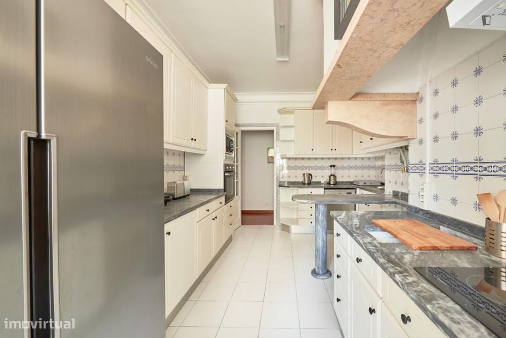 Quarto - localizado em São Sebastião Lisbon