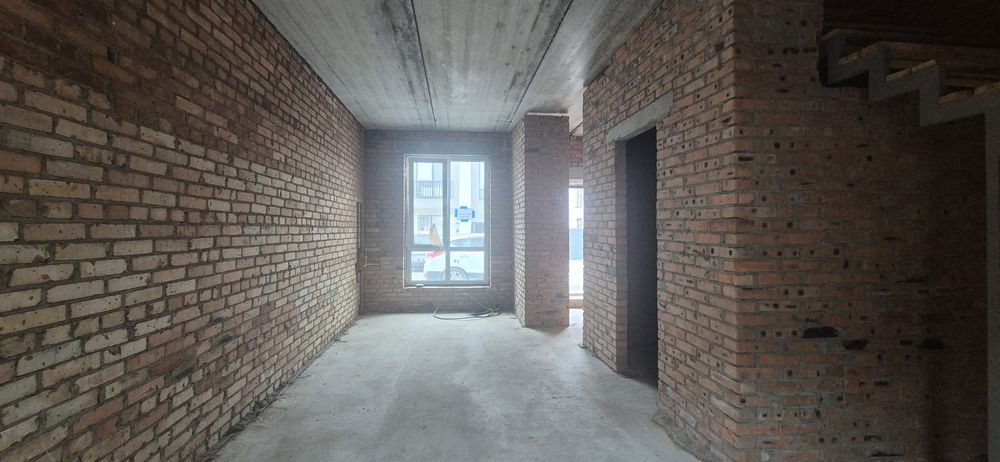 Таунхаус в престижному районі! Паркомісце,  дитячий майданчик, тераса!