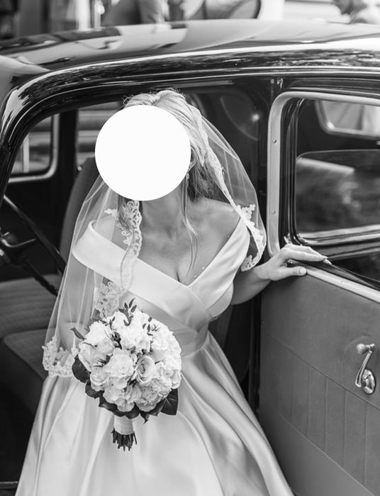 Suknia ślubna prosta satynowa księżniczka