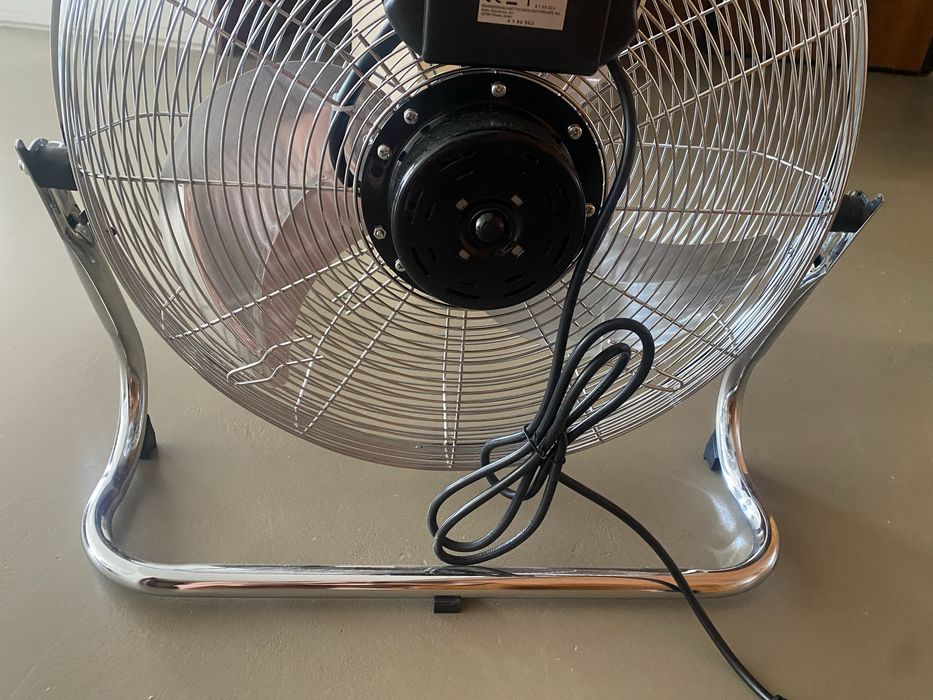 Ventoinha Nova de chão Black + Decker (120 W)