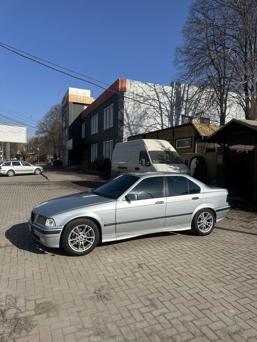 BMW E36 320i M52B20