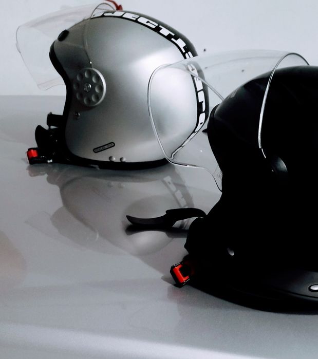 Capacetes 2  para venda. 25,00€ cada.