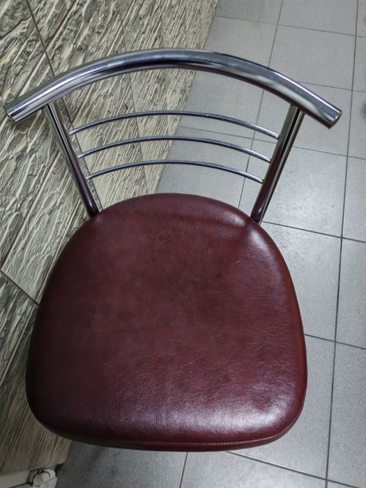 Барний стілець в чудовому стані