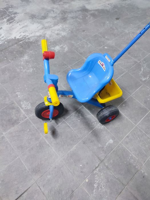 Triciclo Pocoyo - Com cesto - Pega para Empurrar