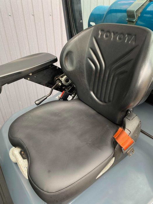 Погрузчик газовий TOYOTA 02-8FGKF20, 2т, підйом-6.0м, навантажувач на складі