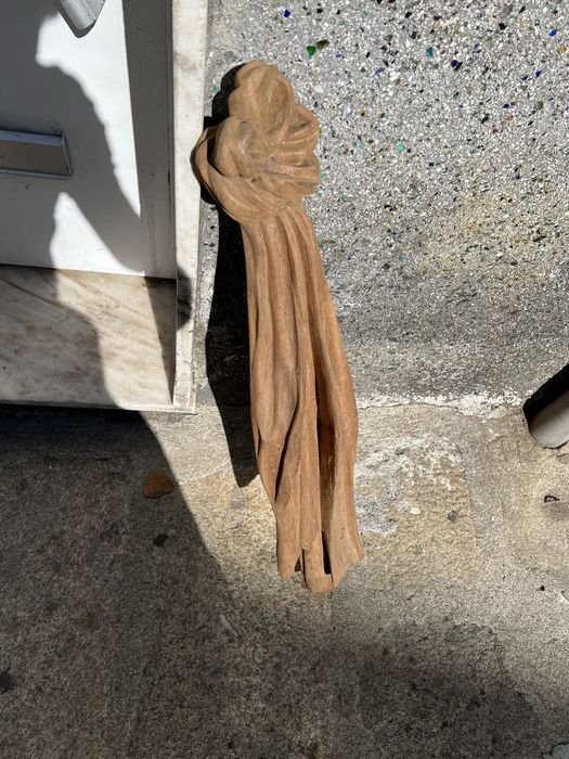Objeto de arte em madeira