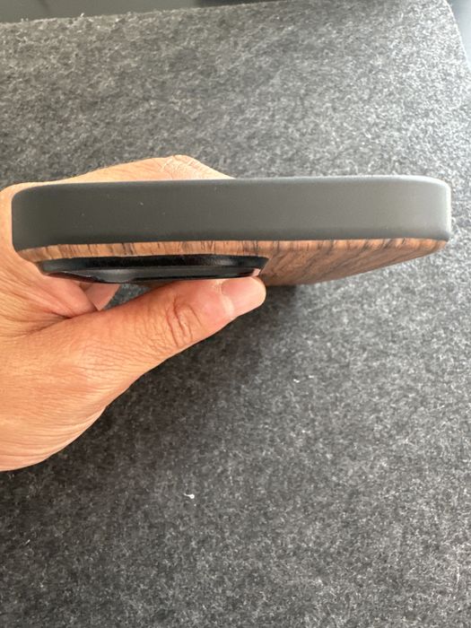 Iphone 15 pro max capa walnut wood