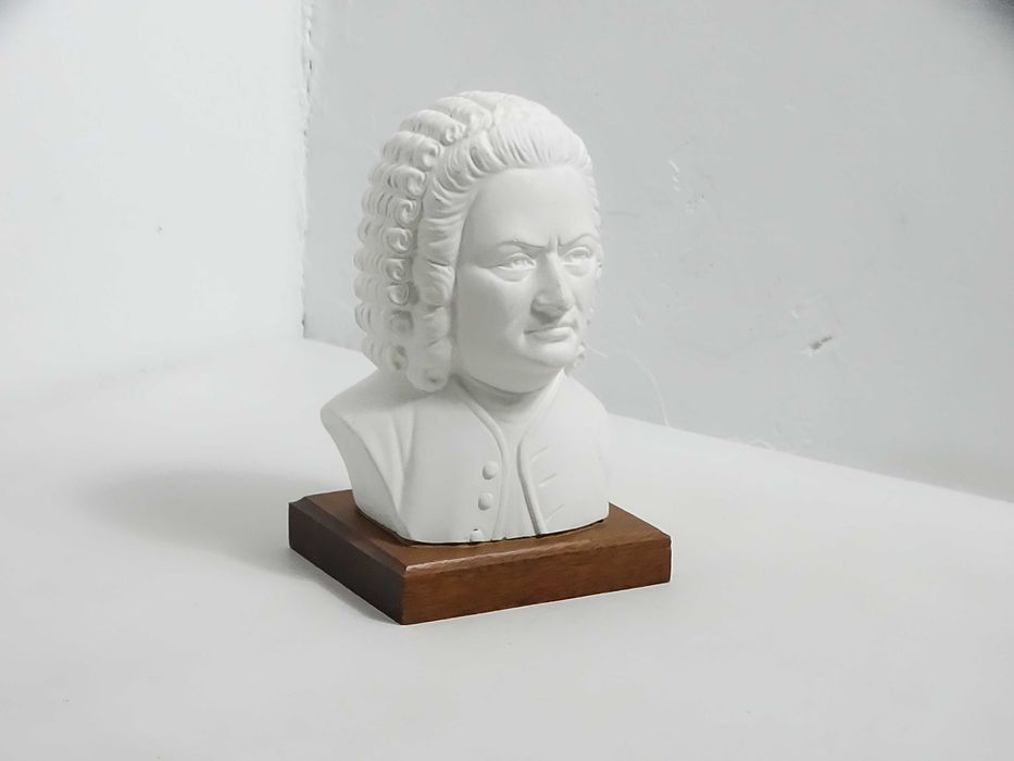 Klasyczne popiersie J.S. BACH – 18 cm, Sygnowane, Drewniana podstawa