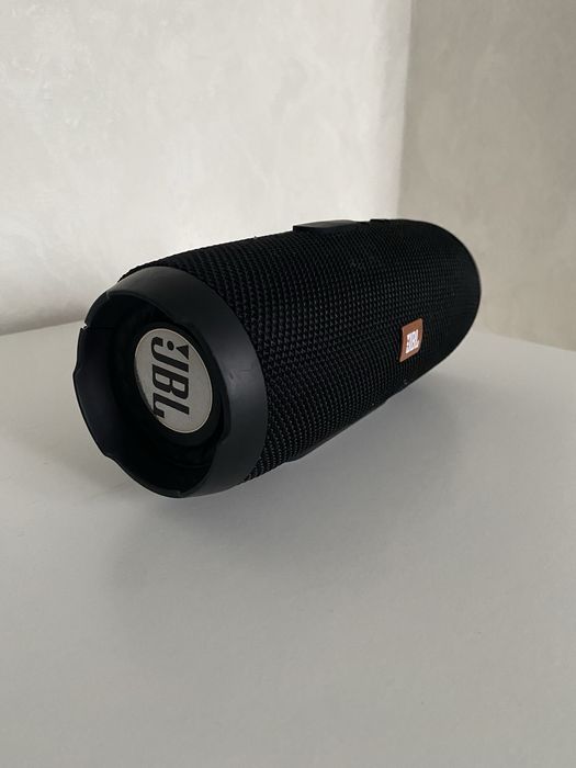 Колонка JBL не заряджається