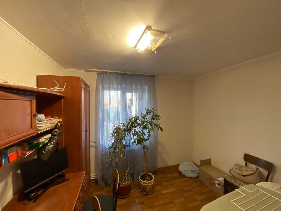 Продається трикімнатна квартира Центр. Сертифікат