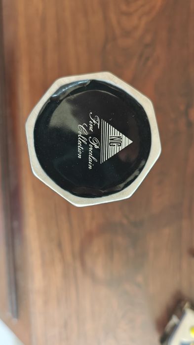 Vaso Decorativo NG Fine Porcelain – Preto com Flores Douradas