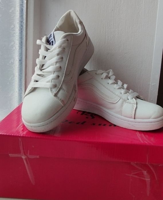 Кросівки жіночі  білі