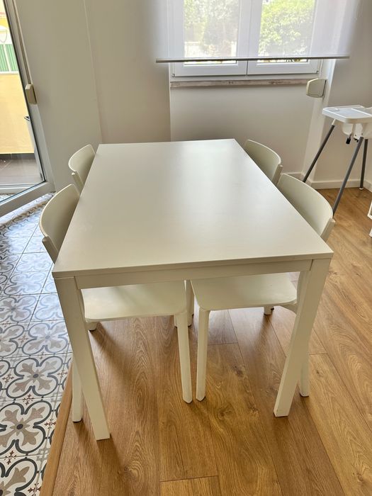 Mesa e cadeiras refeição Ikea