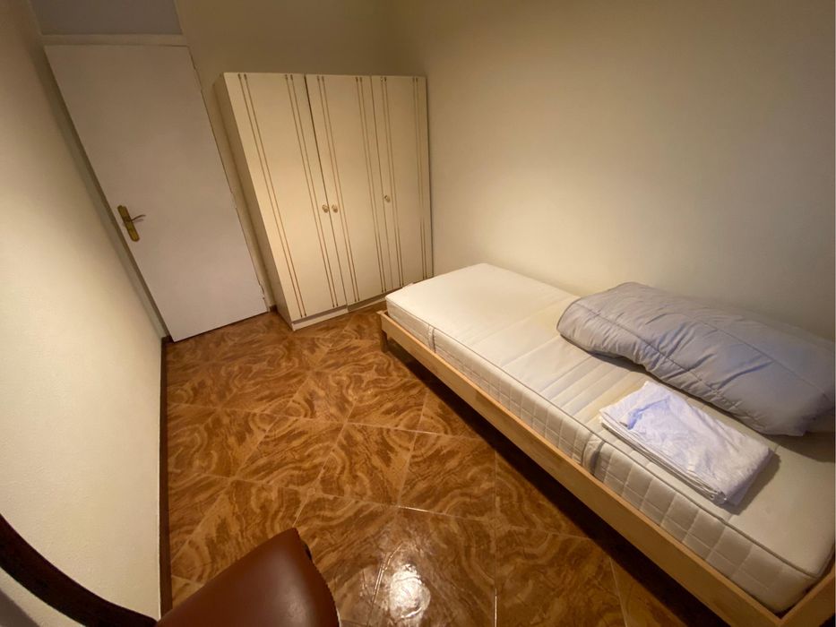 Arrendo quarto no centro de V.N.Gaia