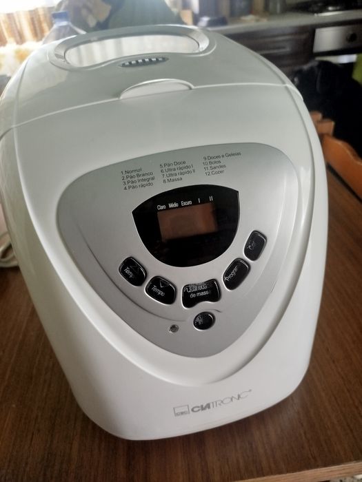 Máquina de fazer pão Clatronic