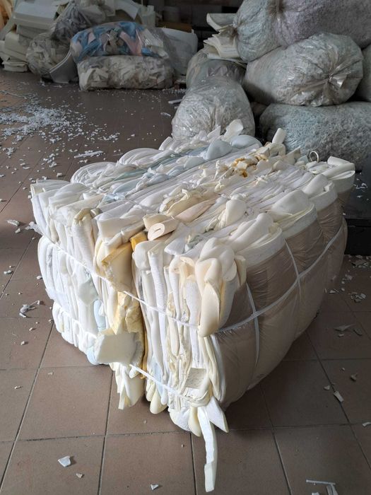 Ścinki pianki - zbelowane