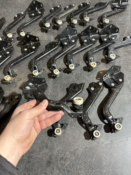 Ролик бокової дверки спрінтер Sprinter W907 W910 нижній