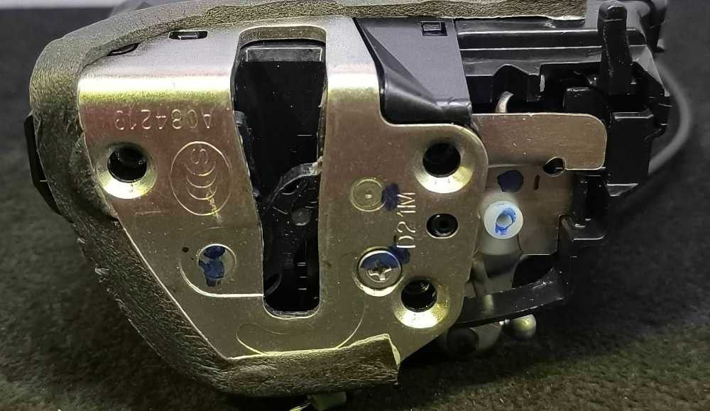 Fechadura / Fecho Porta Trás Esquerdo TOYOTA COROLLA Verso (ZER_, ZZE12_, R1_) ano 2009