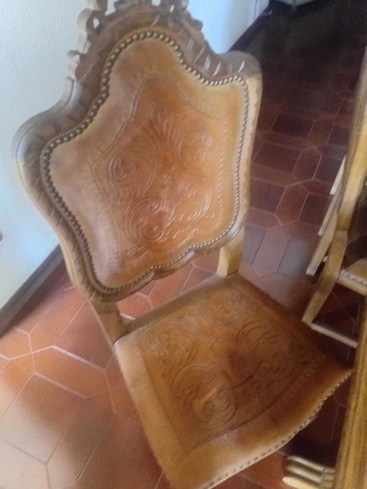 Mesa e 8 cadeiras