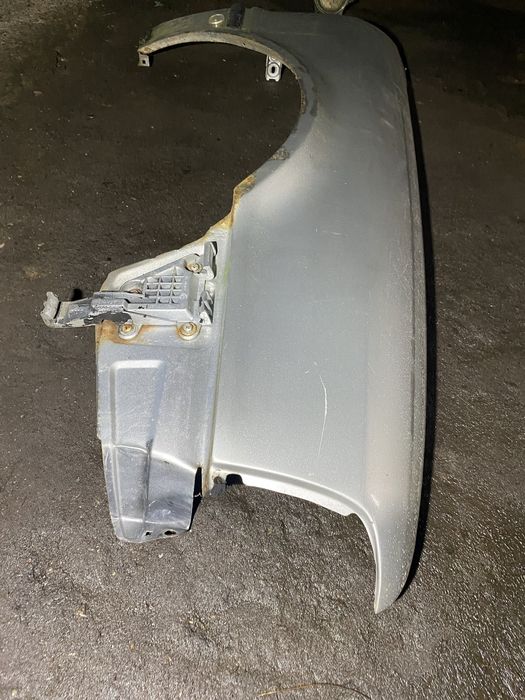 Błotnik przód prawy Audi 80 B4