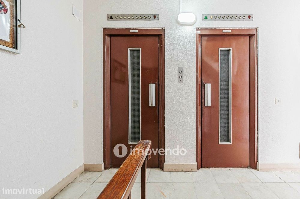 Apartamento T1 junto à praia, com estacionamento, Costa da Caparica