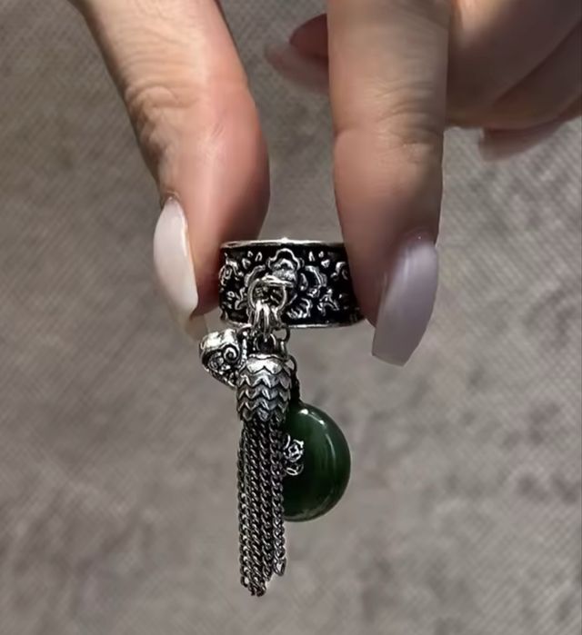 Срібна каблучка, оберіг з нефритом Boho