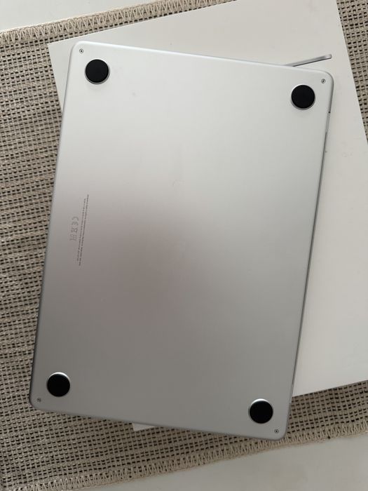 Macbook Air 13,6” 512 GB 16 RAM silver
