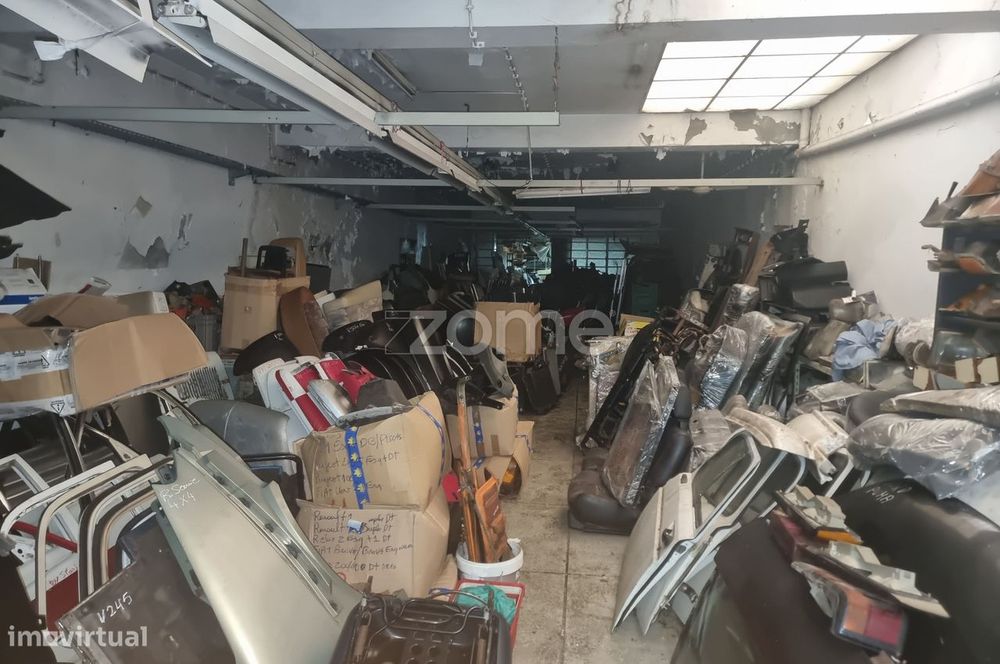 Garagem Rua Pedro Hispano