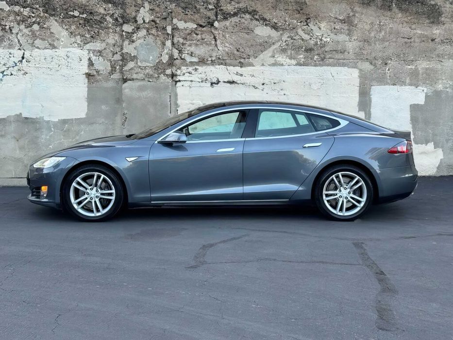 Tesla Model S      2013