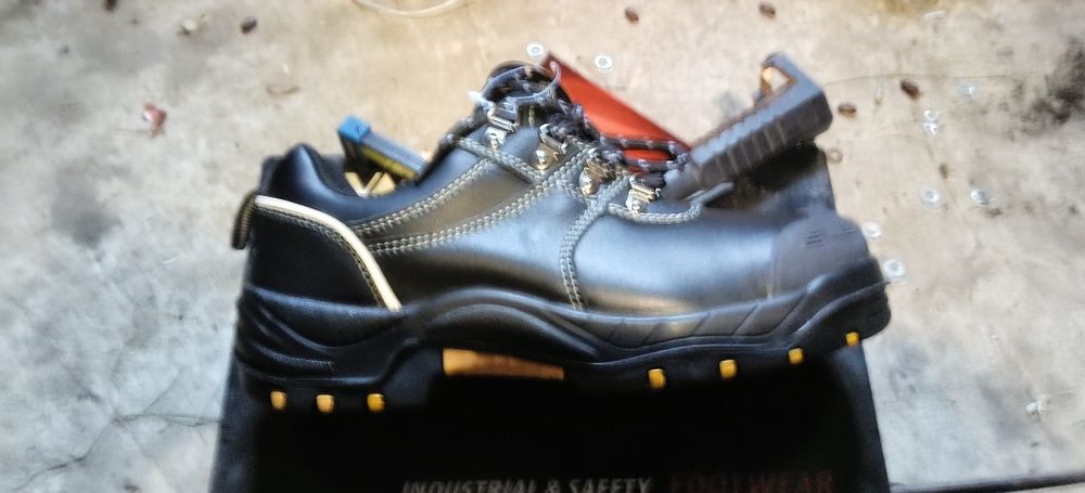 Buty z blachą do pracy 42 nr