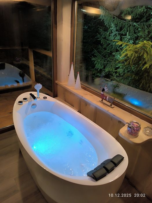 Domek nad wodospadem dla pary