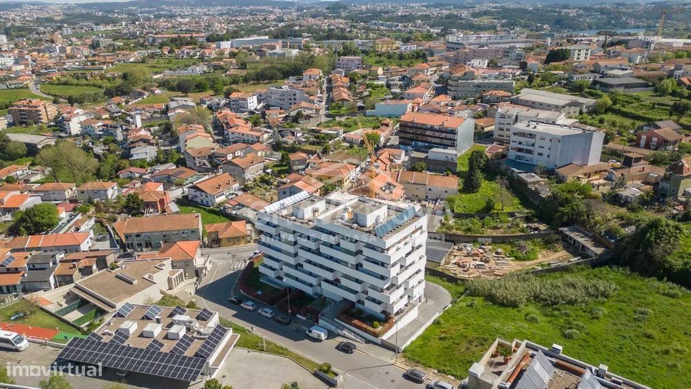 T3 c/ Terraço e Lugar de Garagem em Oliveira do Douro
