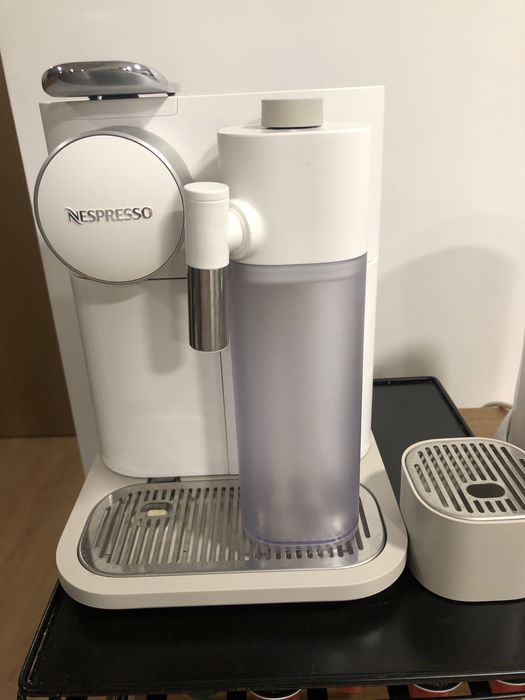 Maquina nespresso Delonghi