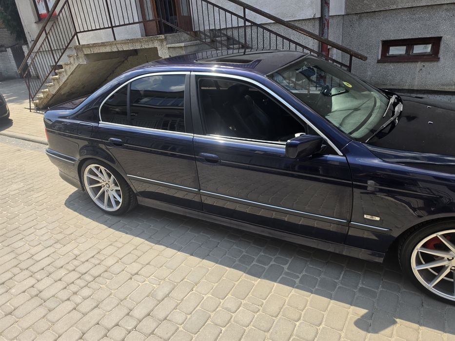Sprzedam/zamienię BMW e39 M-Pakiet 2.8 sama benzyna, prawdopodobnie poszły uszczelniacze