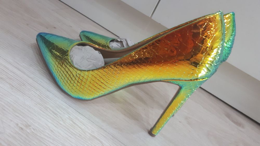 Piękne szpilki kameleon