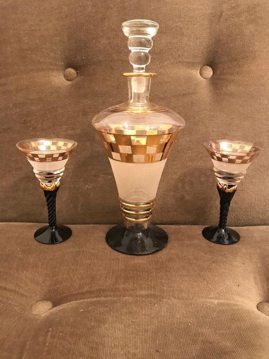 Garrafa para licor com dois copos em casquinha de vidro