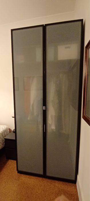 Armario PAX com portas de vidro