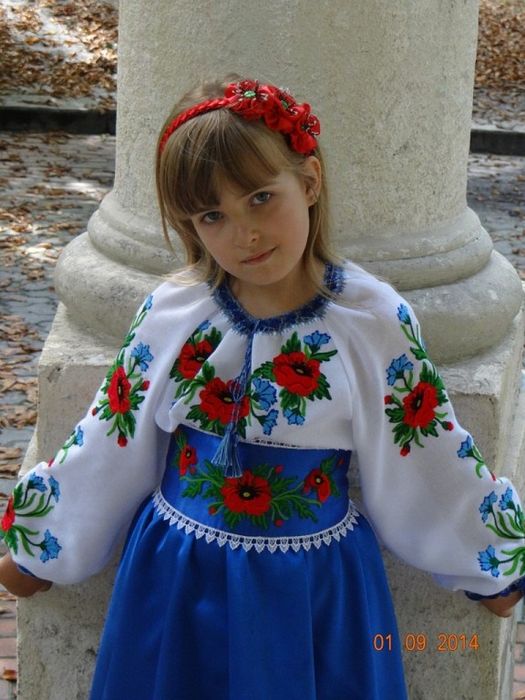 Продам вишитий костюм