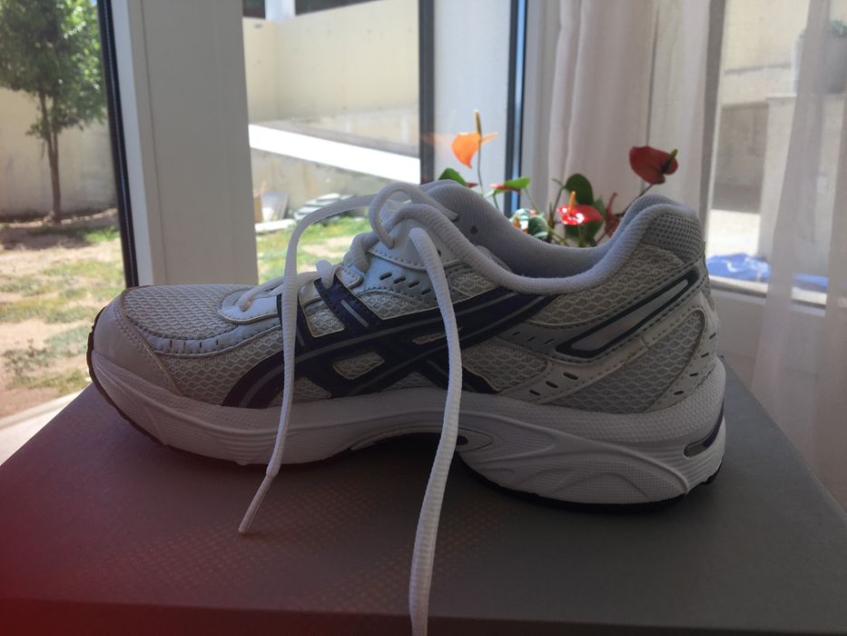 Ténis Asics Gel novos 37,5